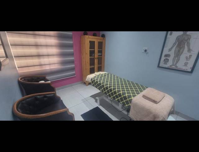 6 BEDROOM HOUSE FOR SALE IN CLUBVIEW